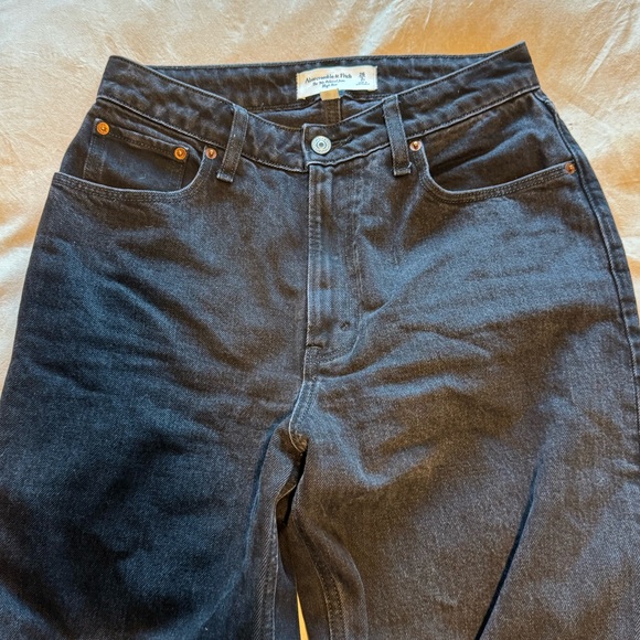 Abercrombie & Fitch Curve Love 90s Relaxed Fit Black Jeans - Size 26 Regular - Picture 3 of 8